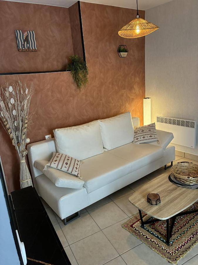 Location de vacances pour 2 personnes, avec Terrasse et Jardin dans Puyrolland