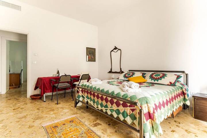 Gîte pour 2 personnes, avec Balcon ainsi que Terrasse et Vue à Noicàttaro - 4