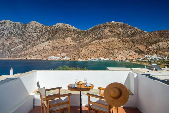 Hôtel pour 2 personnes, avec terrasse ainsi que vue et piscine dans Kamarès - 4