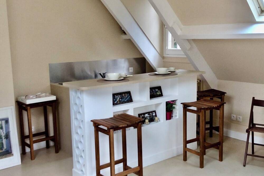 Appartement entier, Joli Studio à Vaucresson division Thery in Vaucresson, Hauts-de-Seine