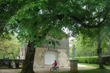 Location de vacances pour 8 personnes, avec piscine ainsi que jardin et terrasse dans Mareuil en Périgord
