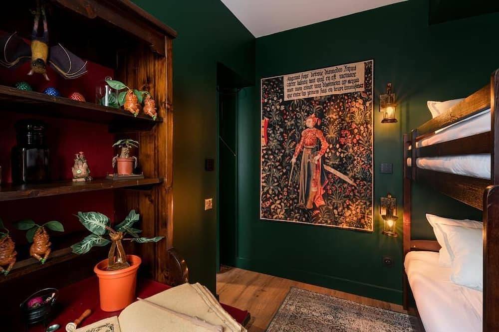 Apartamento entero, La Maison de L'Apothicaire - 4-star spa - Crémieu town center in Crémieu, Región de La Tour-du-Pin