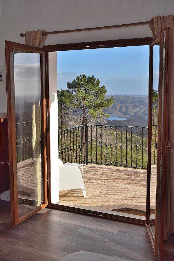 Alojamiento y desayuno para 3 personas, con piscina además de vistas y jardín en Monchique - 2