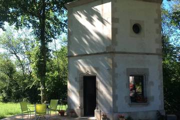 Gîte pour 2 personnes, avec jardin et sauna ainsi que terrasse et piscine à Semur-en-Auxois