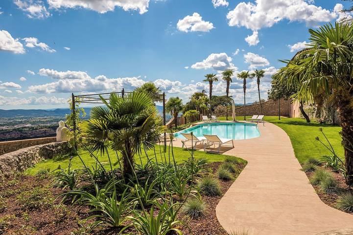 Spectacular 18th-century Mansion with pool in Terni, Province de Terni