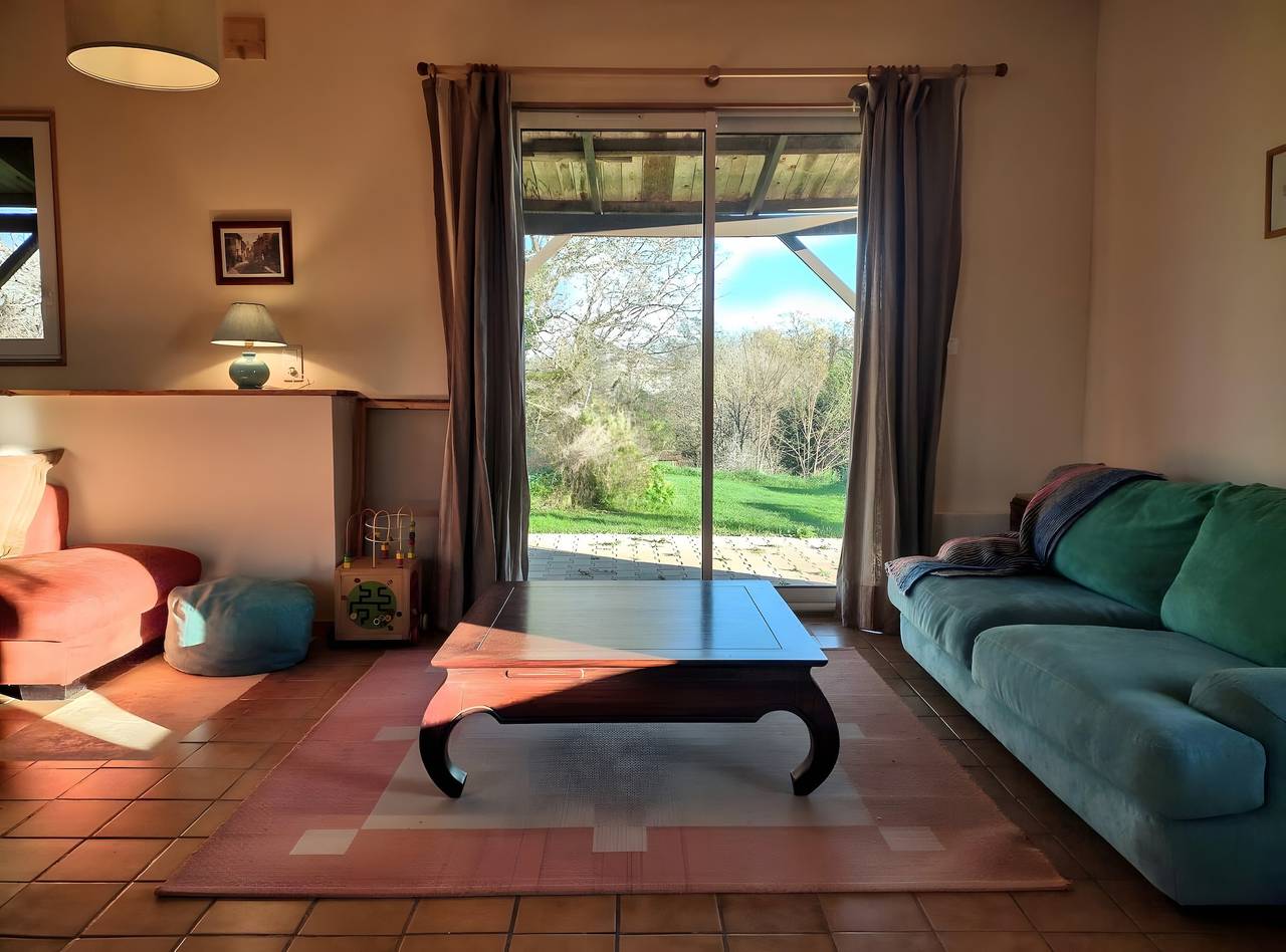 Gîte Le Renard – Maison de vacances spacieuse et moderne avec piscine partagée in Paulhiac, Région de Villeneuve-sur-Lot
