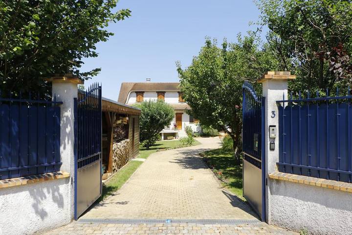 Chambre d’hôte pour 2 personnes, avec Terrasse et Jardin ainsi que Piscine et Vue dans Essonne - 2