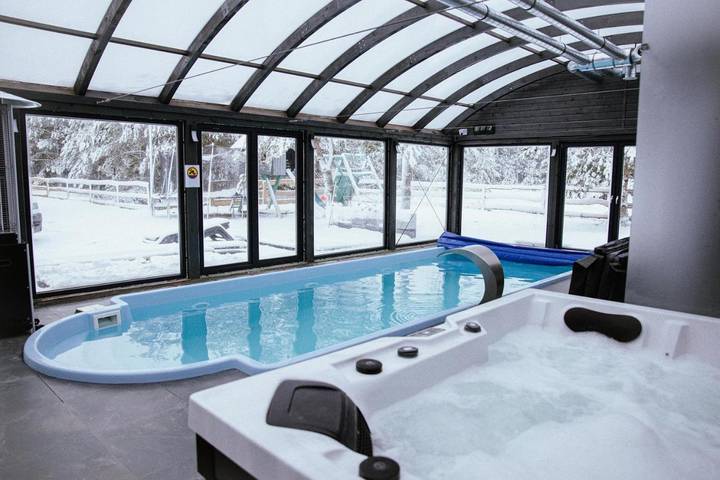 Domek letniskowy dla 4 osób, z Balkon i Jacuzzi oraz Taras i Ogród w Bory Tucholskie