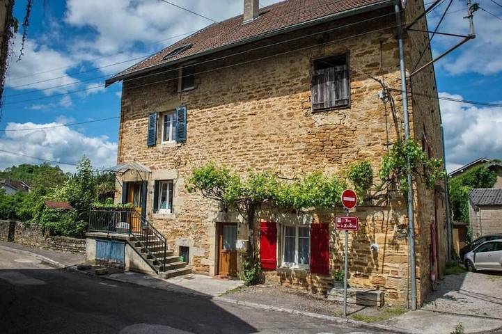 Gîte pour 4 personnes, avec Jardin à Arbois (homonymie)