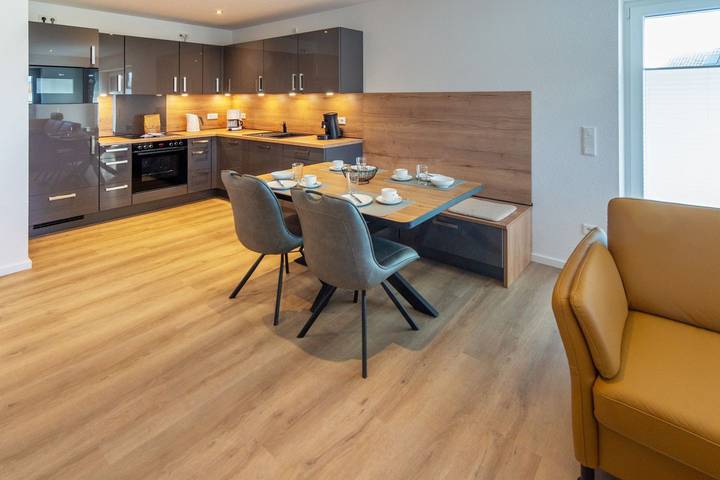 Ferienwohnung für 4 Personen, mit Balkon und Garten in Norden und Umgebung