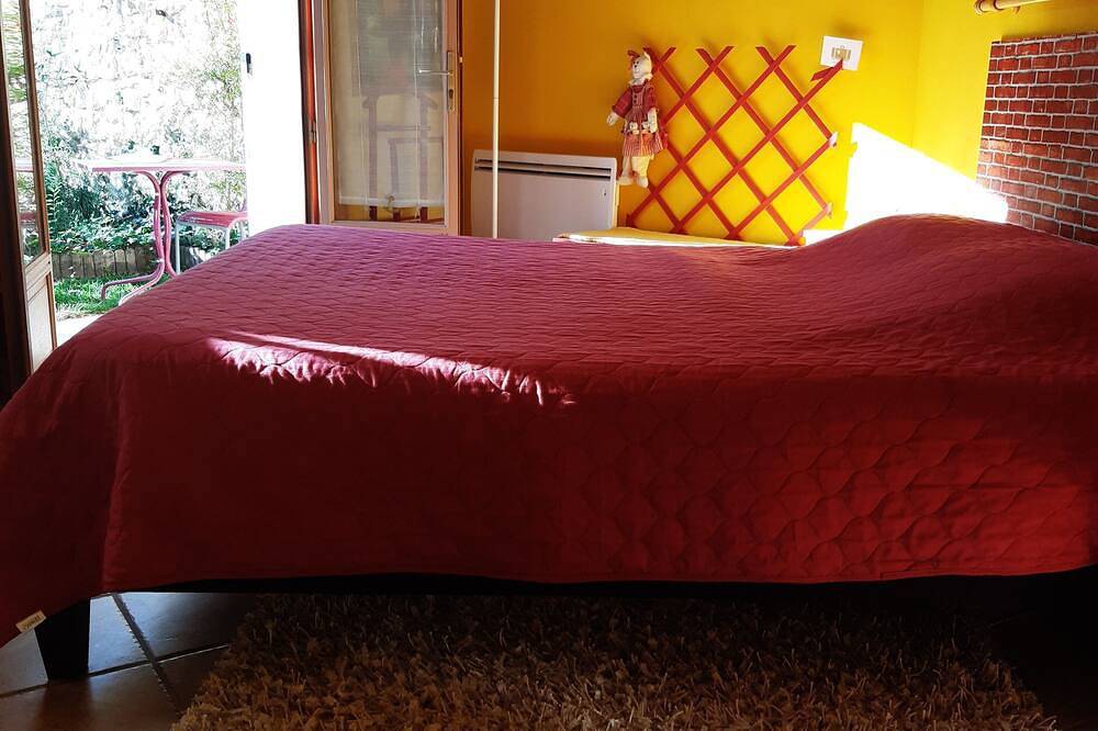 Appartement entier, Chambre indépendante avec salle d'eau , wc et terrasse in Donzère, Région de nyons