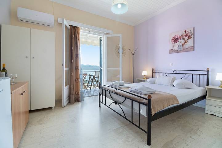 Entire studio, Studio Apartment 'Standard with Sea View 6' with Sea View, Wi-Fi and Air Conditioning in Nikiana, Alexandros