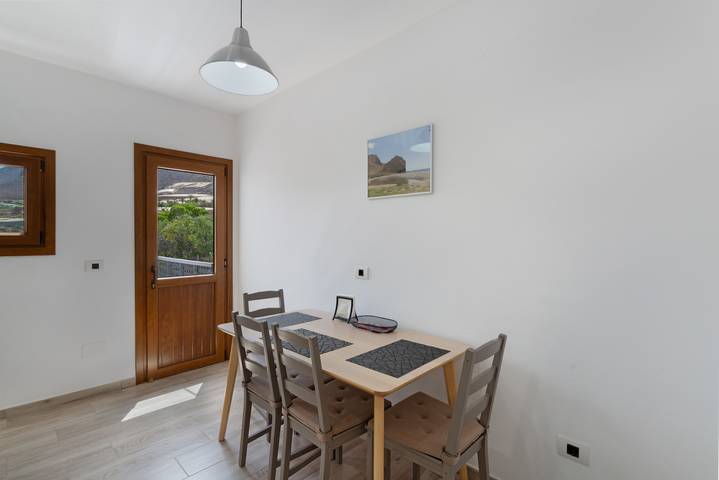 Casa Vacacional 'El Blanquizal B' con Vista a la Montaña, Wi-Fi y Aire Acondicionado in Molino de Viento, La Aldea de San Nicolás