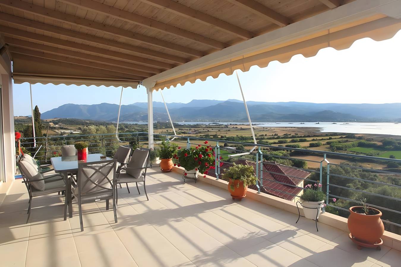 Appartement 'Aris' met Uitzicht op Zee, Wi-Fi en Airconditioning in Peratia, Regio Etolia-Akarnania