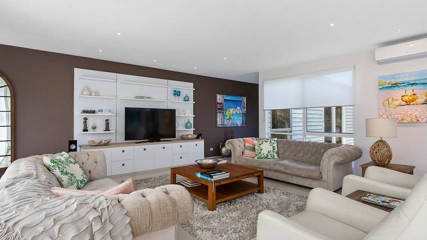 Holiday home for 10 people, with hot tub and garden in Portsea