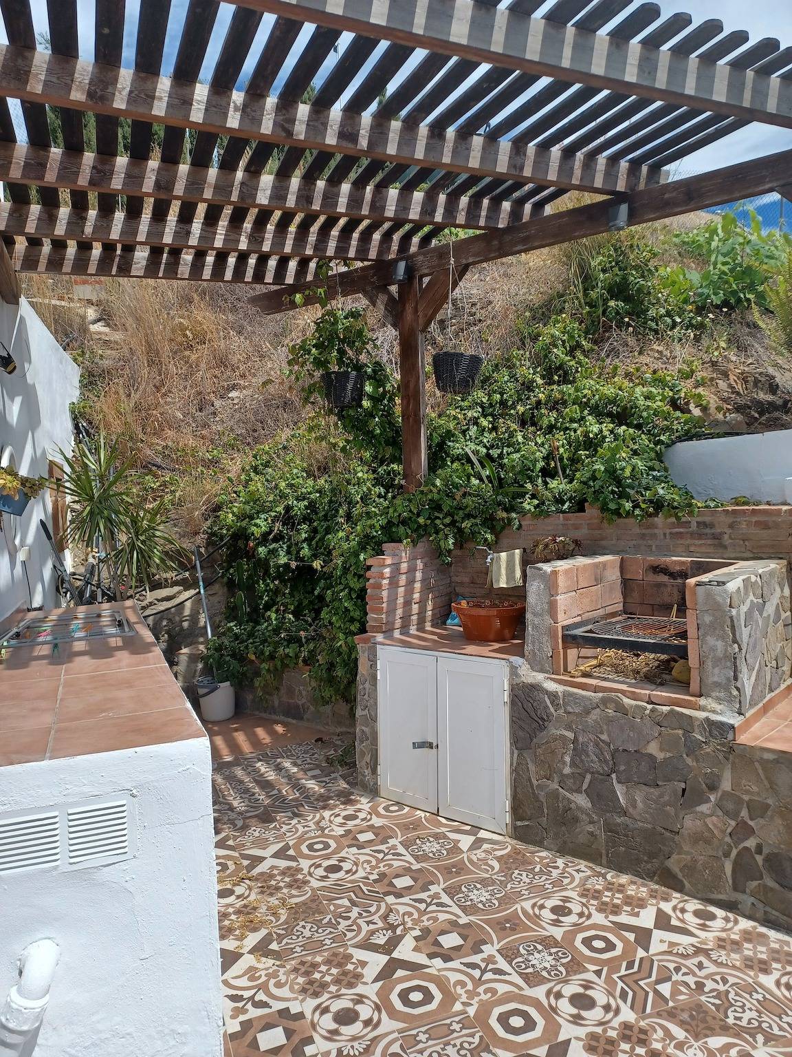 Villa 'Javier' with Sea Views, Private Pool, and Balinese Bed in Torrox Pueblo, Torrox