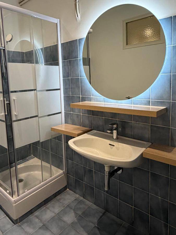 Hôtel pour 2 personnes, avec vue ainsi que terrasse et jardin dans Plage du Péro - 2