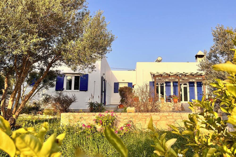 Villa Francesca, Greek Garden Getaway in Agia Galini in Agia Galini, Rethymno en omgeving