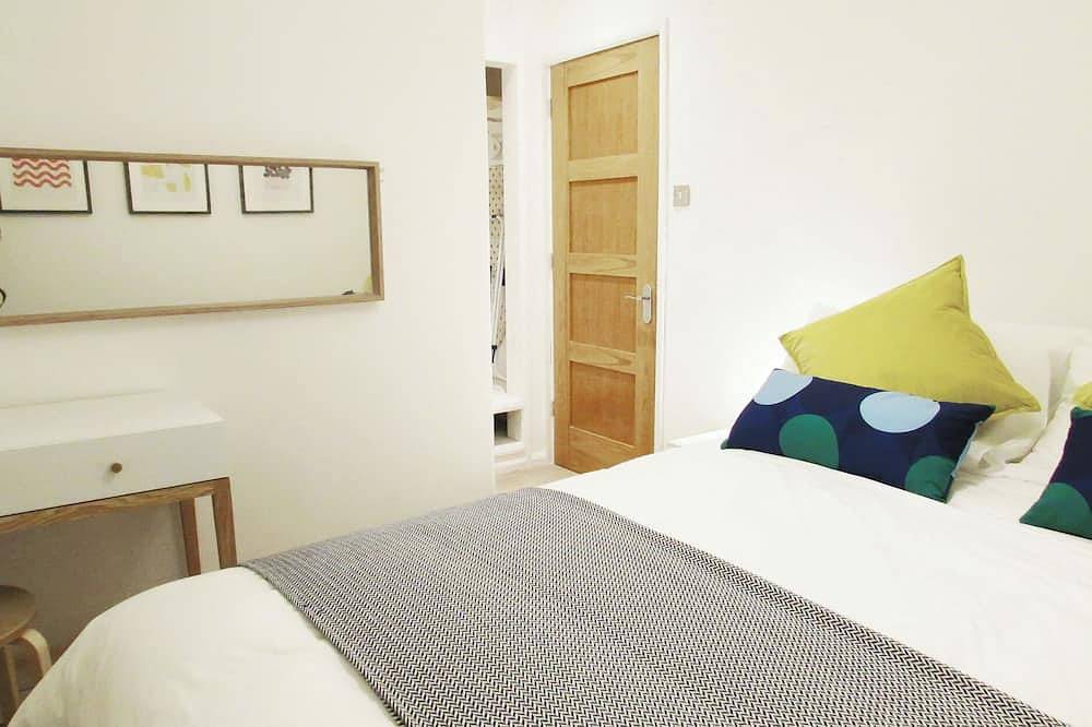 Rivergem - Riverside Coach House, pet friendly in Winchester in Winchester, South Downs