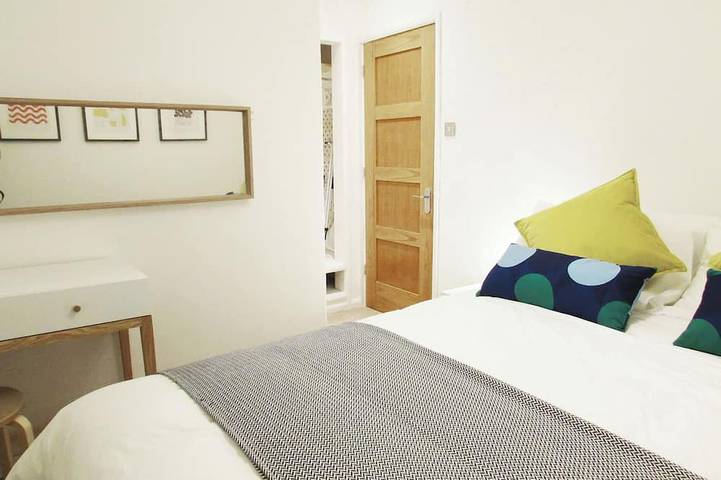 Rivergem - Riverside Coach House, pet friendly in Winchester in Winchester, South Downs