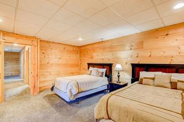 Log Cabin for 12 Guests in Blue Ridge Mountains, North Carolina, Picture 2