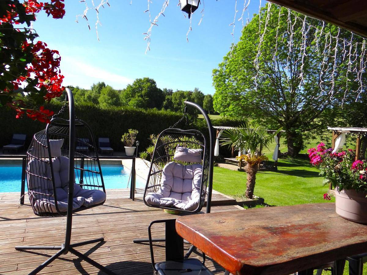 La maison de Gilbert Jacuzzi Piscine chauffée in Chaudes-Aigues, Région de Saint-Flour