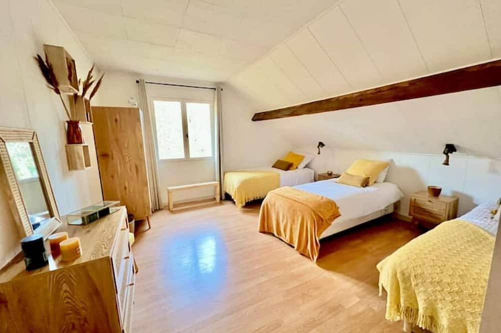 Chalet Acacia au calme 1h30 de Paris in La Selle-en-Hermoy, Région de Montargis