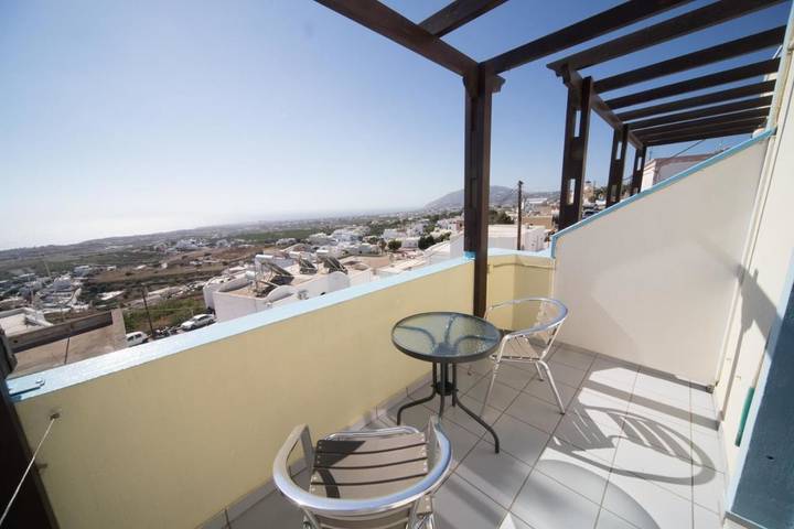 Maison d’hôte pour 2 personnes, avec jardin ainsi que vue et terrasse à Thera - 2