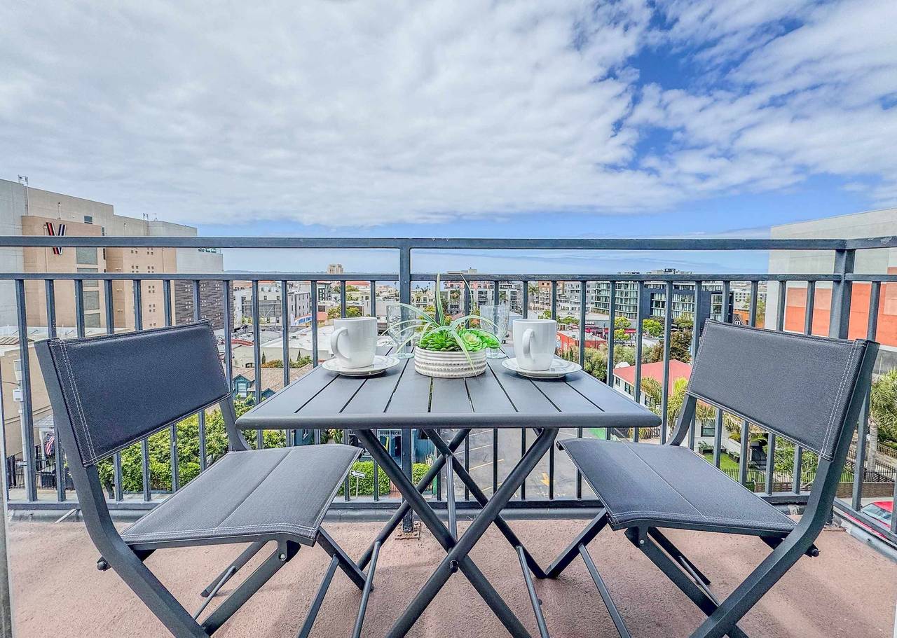 Entire apartment, 303 C Little Italy double balcony Loft  Parking in San Diego, San Diego County