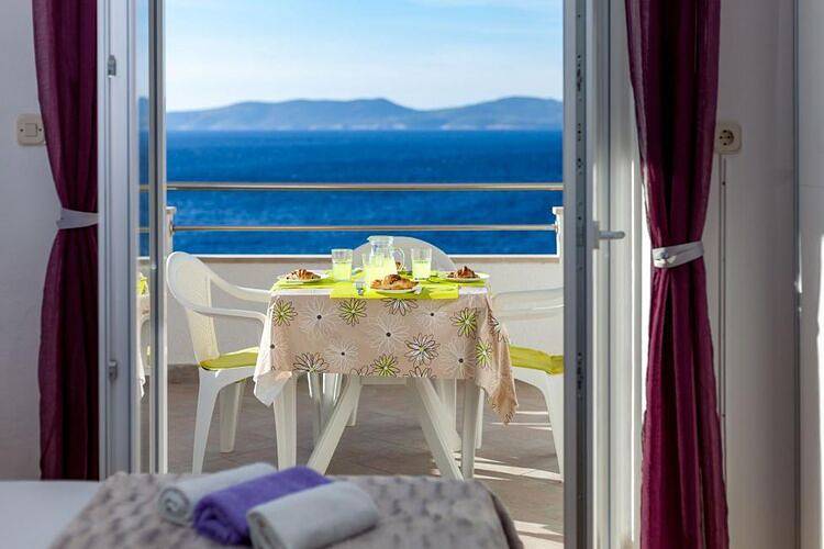 Ganze Wohnung, Apartments Nena (St) - One Bedroom Apartment with Balcony and Sea View (A1) in Pisak, Omis-Riviera