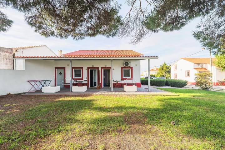 Gîte pour 3 personnes, avec Terrasse ainsi que Jardin et Vue dans Pinhal Novo