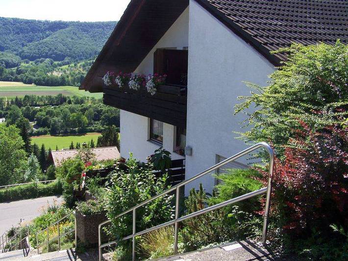 Ganze Ferienwohnung, Gästehaus Haag - Fewo 3 in Bad Urach, Albsteig Etappe 9