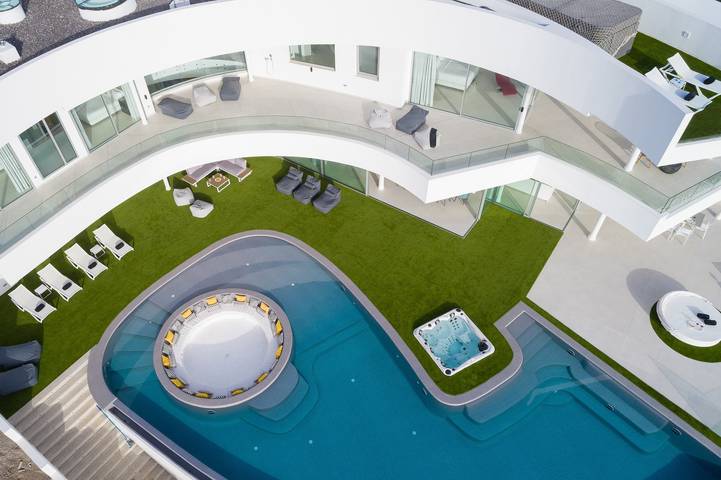 Villa für 12 Personen, mit Garten und Whirlpool sowie Terrasse in Adeje - 4