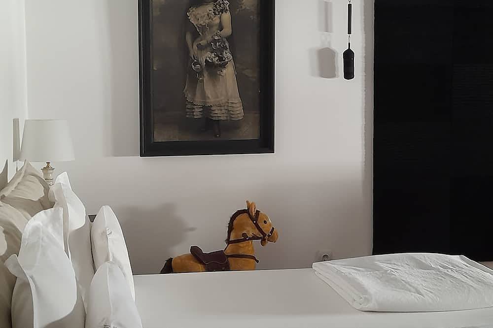 Apartamento entero, Artsu Danubio con vista al río Apartamento de 2 dormitorios en planta superior individual diseñado con arte + aire acondicionado in Budapest, Közép-Magyarország