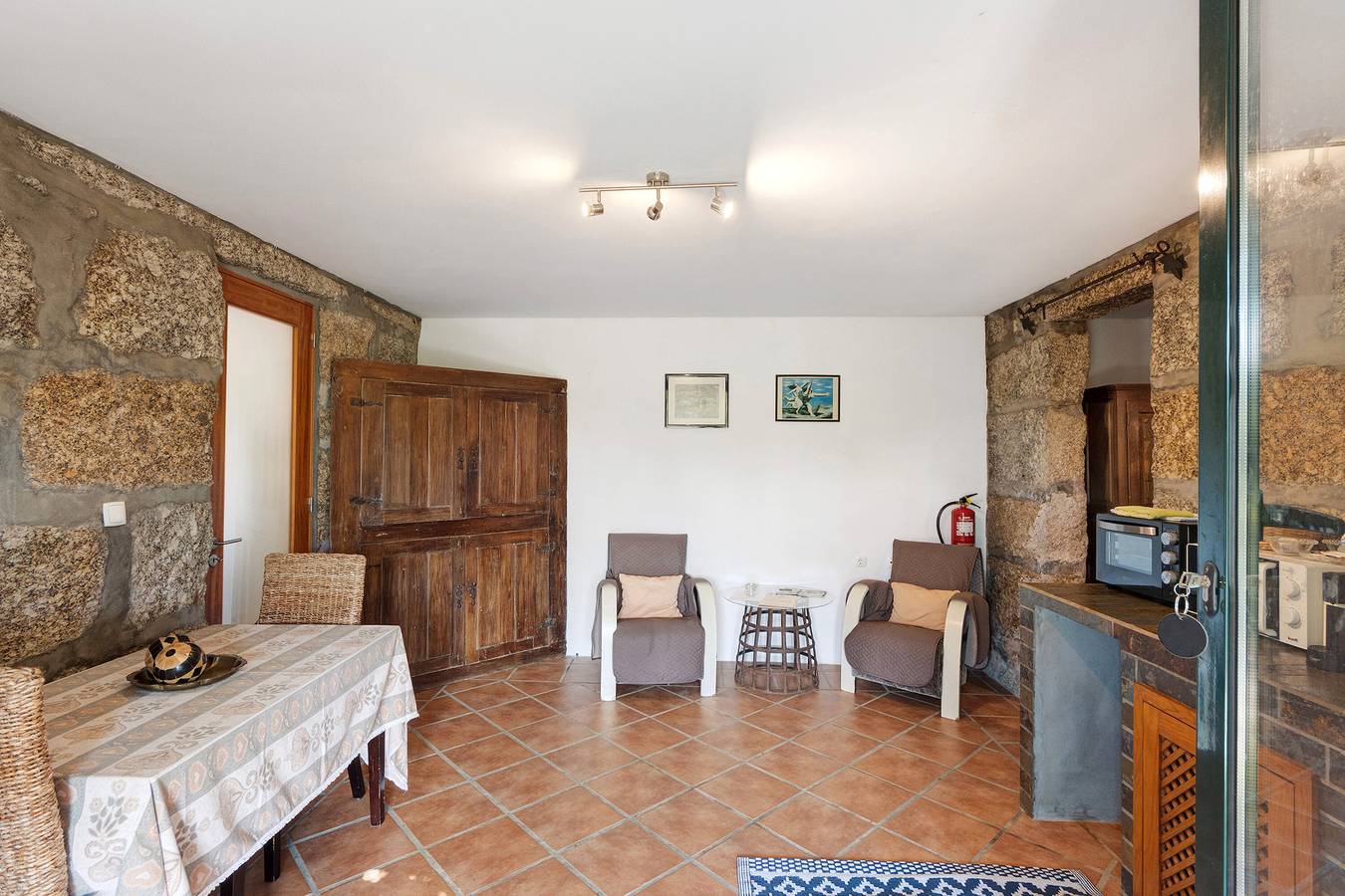 Casa de Férias 'Casa De Andrães Pomar' com Piscina Partilhada, Terraço Privado e Wi-Fi in Santo Isidoro e Livração, Distrito do Porto