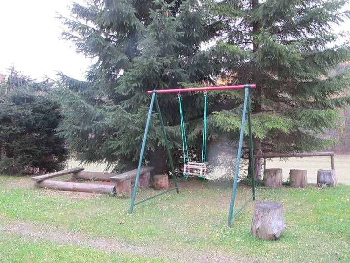 Casa vacacional Con chimenea, sauna, sala de juegos y piscina climatizada. in Čachrov, Parque Nacional de Sumava