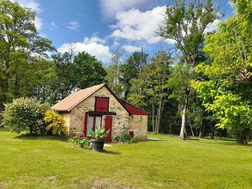 Gîte pour 3 personnes, avec piscine ainsi que terrasse et jardin à Fajoles