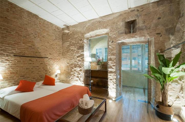Apartment for 4 people, with Balcony and Terrace as well as View in Girona