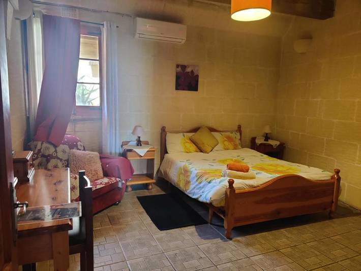 Chambre d’hôte pour 2 personnes, avec balcon ainsi que piscine et jacuzzi dans Xaghra - 4