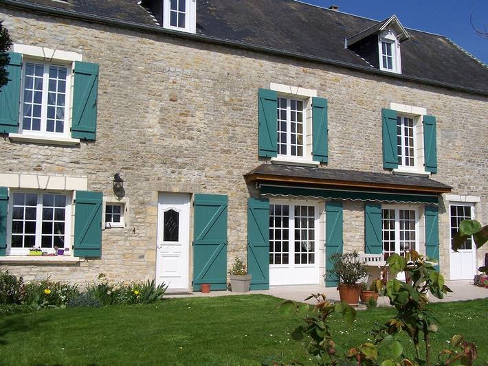 Gîte pour 8 personnes, avec terrasse et jardin à Carquebut