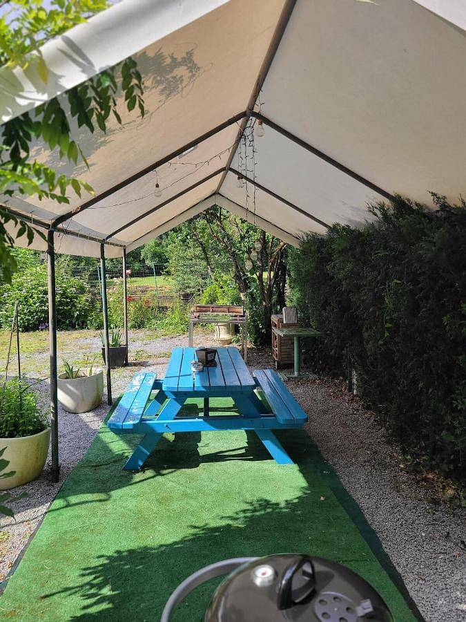 Appartement entier, Mon Jacuzzi privé sur les pas de Compostelle in Saint-Léonard-de-Noblat, Région de Limoges