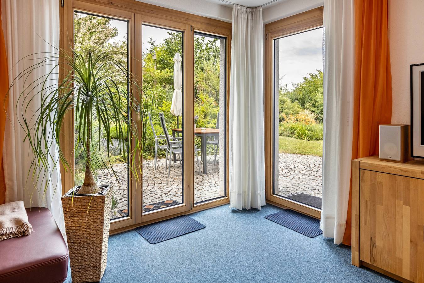 Ganze Wohnung, "Ferienwohnung mit Terrasse" mit Blick in einen naturnahen Garten in Denkingen, Albsteig Etappe 15