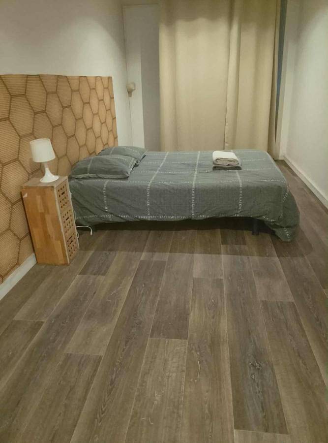 Appartement entier, One-Bedroom Apartment in Saint-Léonard-de-Noblat, Région de Limoges