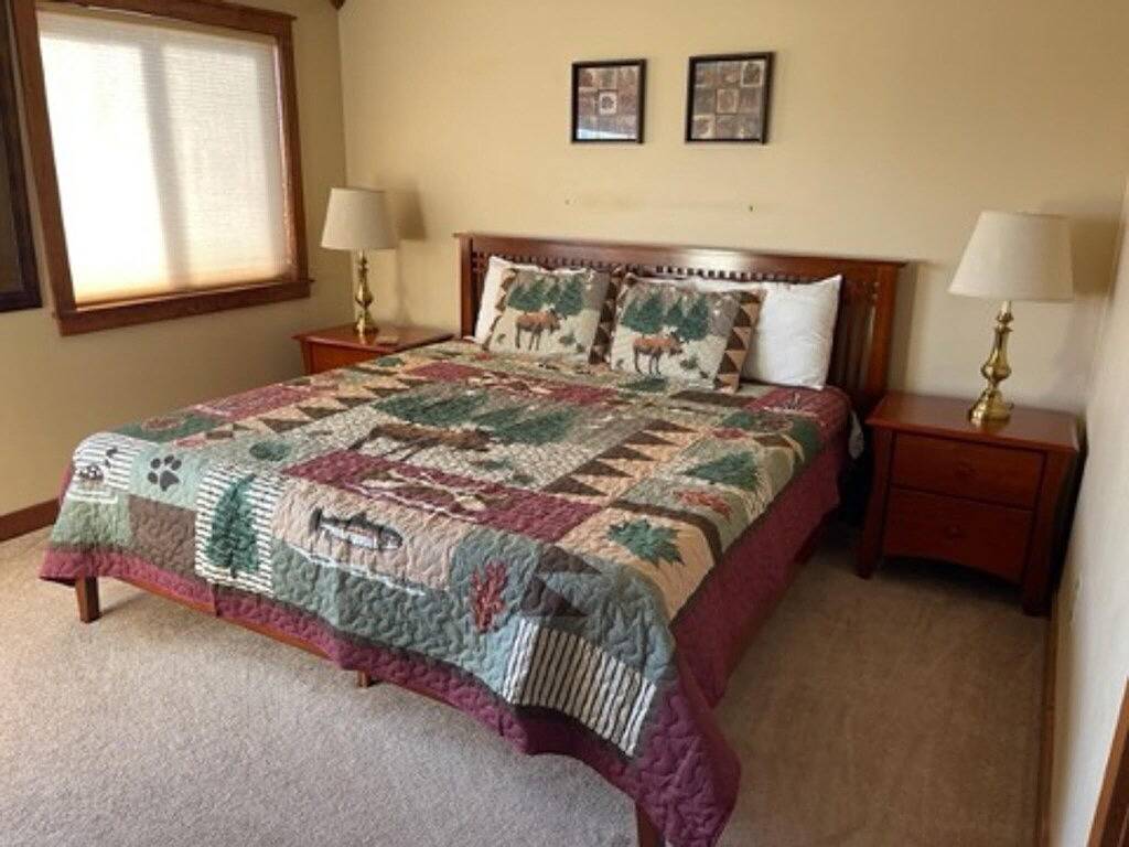 Ganze Wohnung, Wunderschöne 2Br / 2Ba Parking Wifi- neben dem Dorf mit Seeblick! in Snowshoe, Greenbrier River