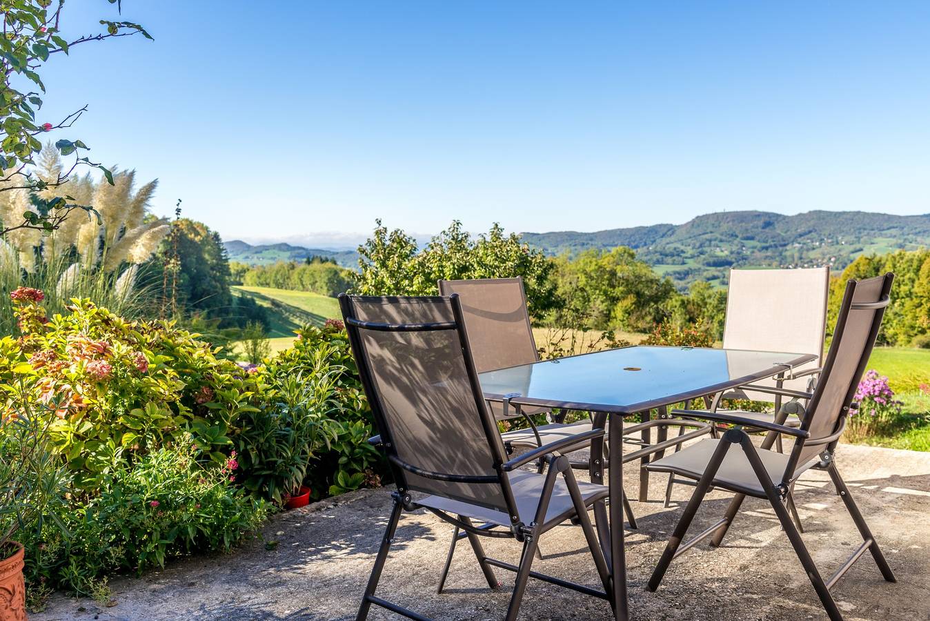 Holiday Villa "Maison dans un parc de verdure" with Mountain View, Wi-Fi & Terrace in Verthemex, Chambéry region