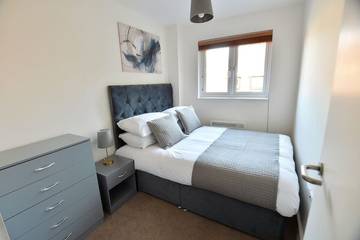 Apartment for 6 People in Crawley, High Weald, Photo 1