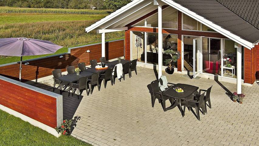 Ferienhaus für 17 Personen, mit Pool und Sauna sowie Garten und Whirlpool, mit Haustier in Sønderborg kommun