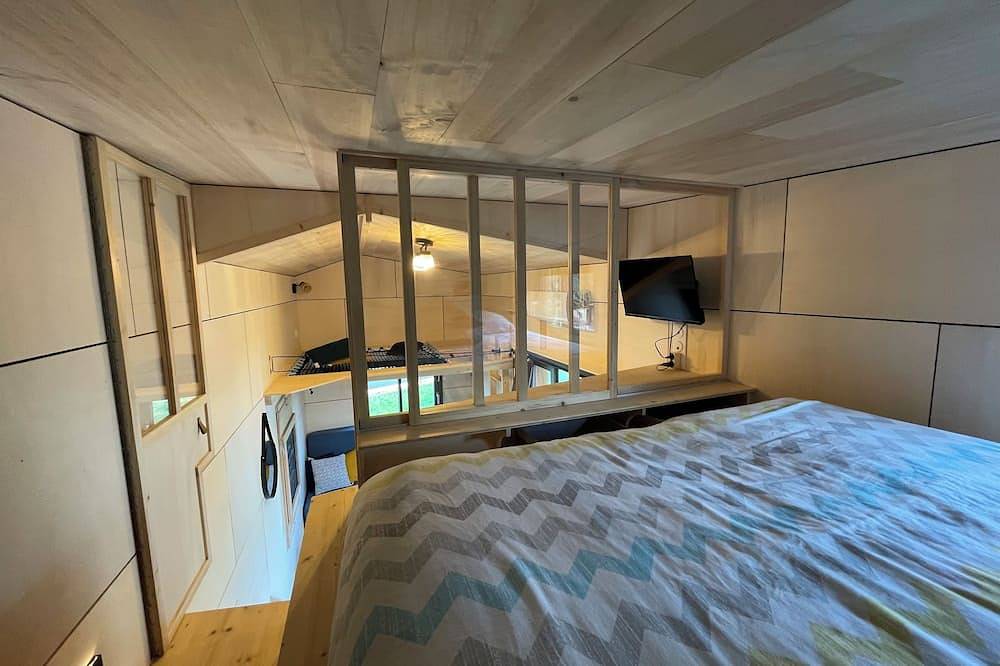 Julie and Nicolas' Tiny House in Avanton, Vienne