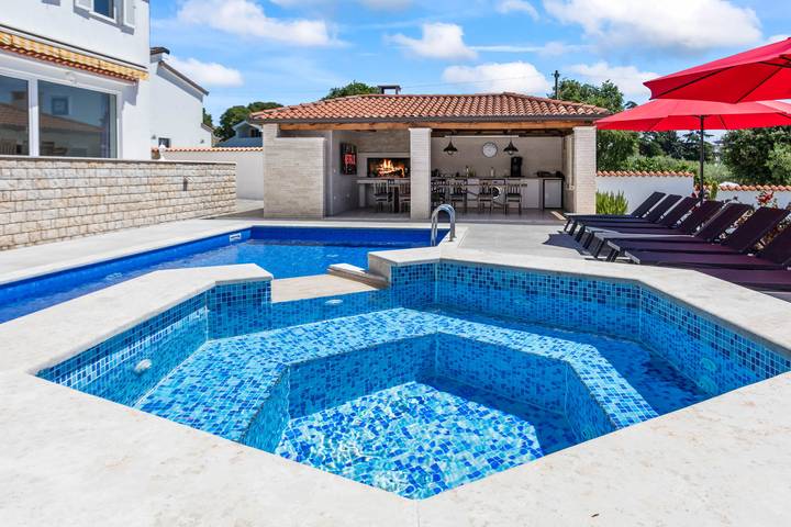 Villa für 12 Personen, mit Sauna und Garten sowie Whirlpool in Porec und Umgebung - 2