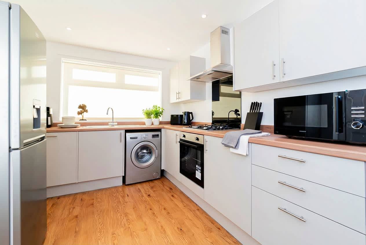 Spacious 3 Bed Doncaster Home w Garden & Parking in South Yorkshire